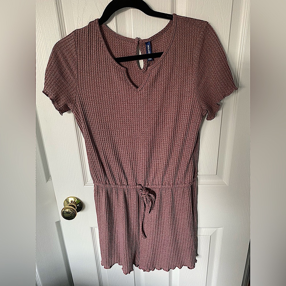 Iwollence NWT Dark pink rose romper with belt around waist